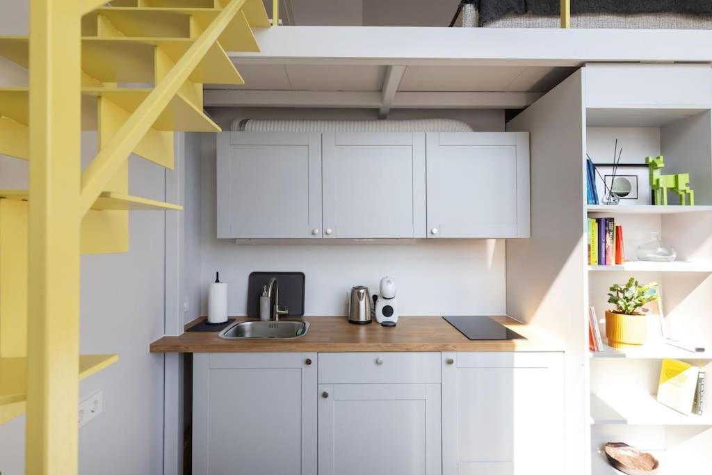 Artsy Design Loft - Hip District Uptown *