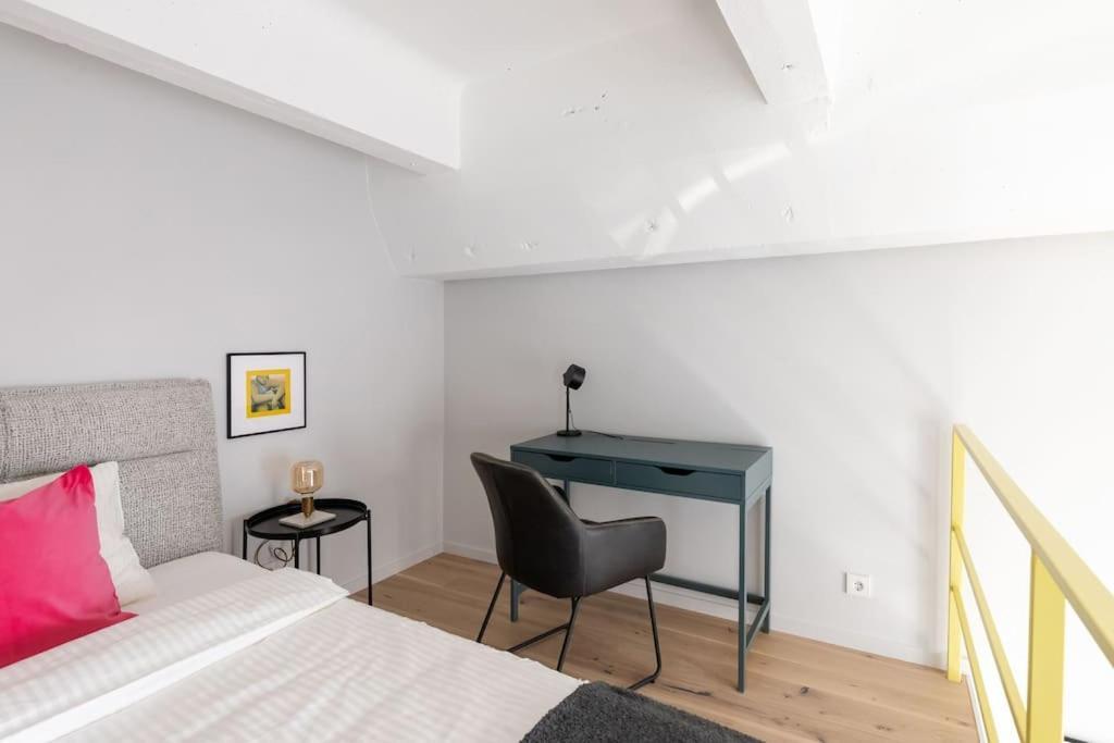 Butas Artsy Design Loft - Hip District Uptown *