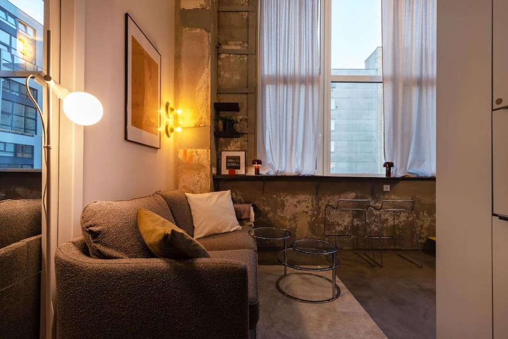 Artsy Design Loft - Hip District Uptown Butas *