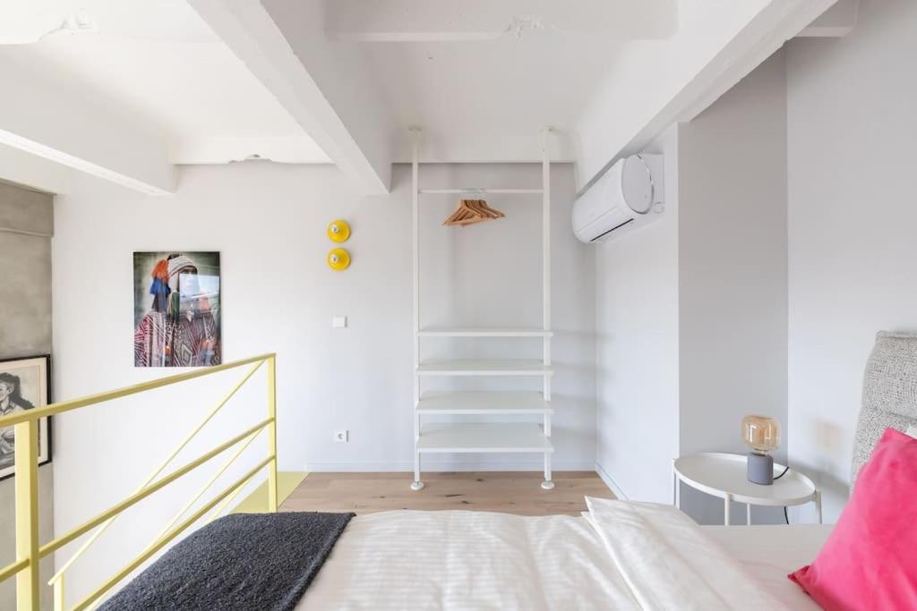 Butas Artsy Design Loft - Hip District Uptown *